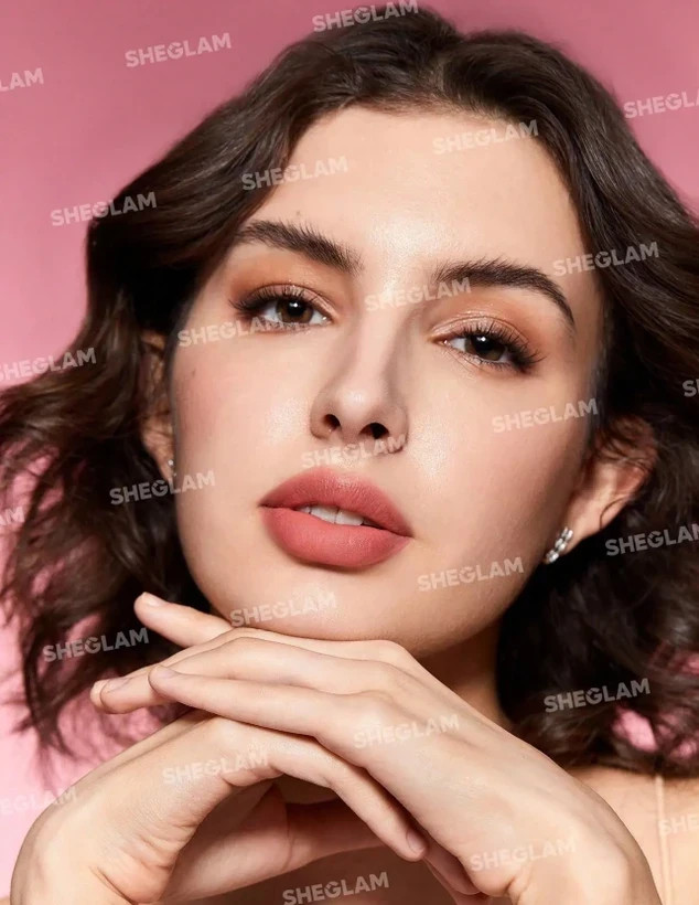 رژ لب جامدشیگلم مدل استارلایت رنگ Magical D Light | نیمهمات با شاین ملایم و جلوه طبیعی